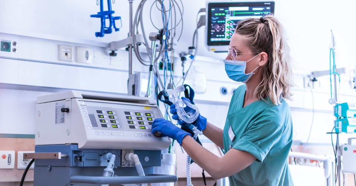 Nurse wearing a surgical mask