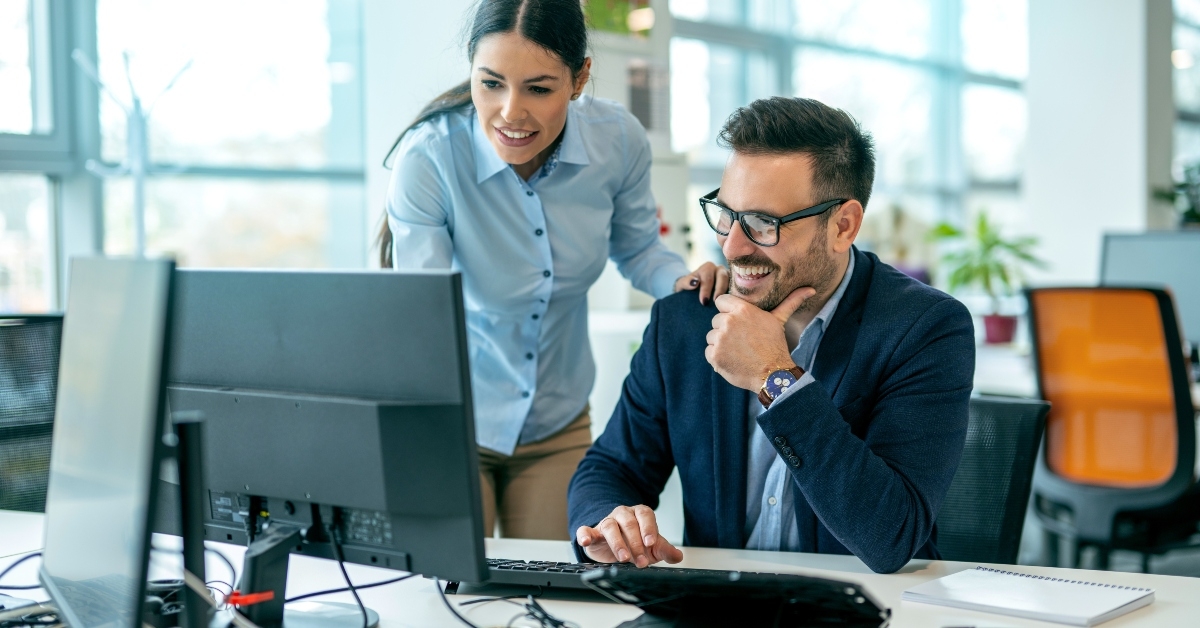 male boss discussing online project