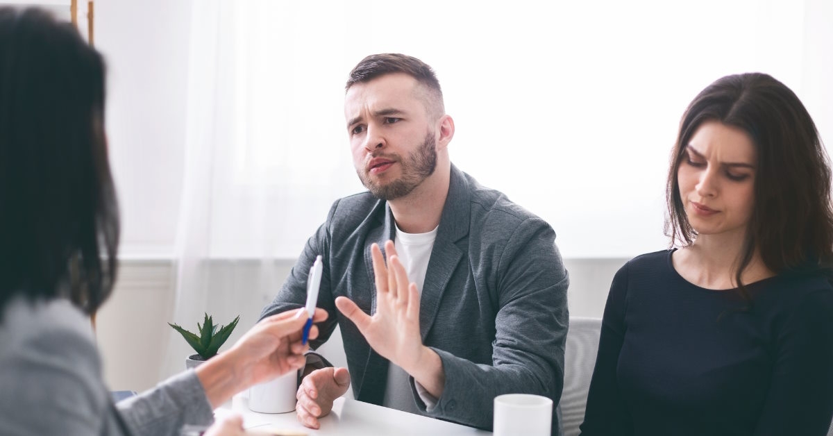 couple denying to sign mortgage contract