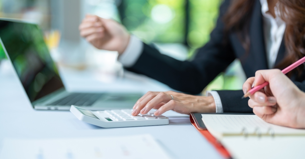 Calculate business data accounting documents