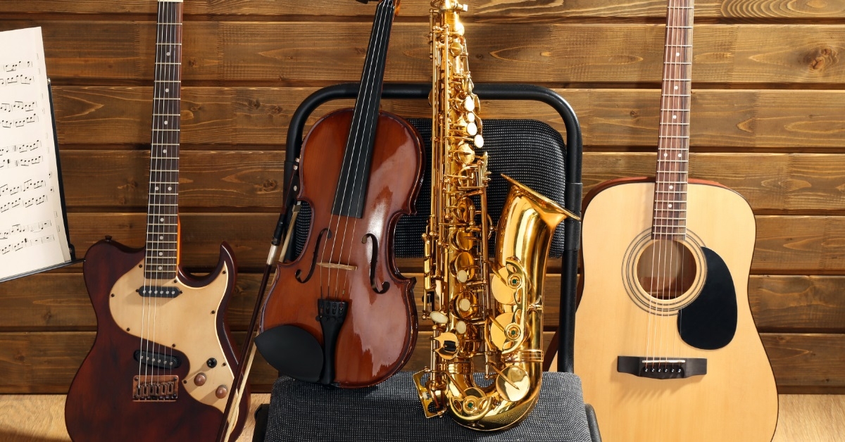 musical instruments with note holder