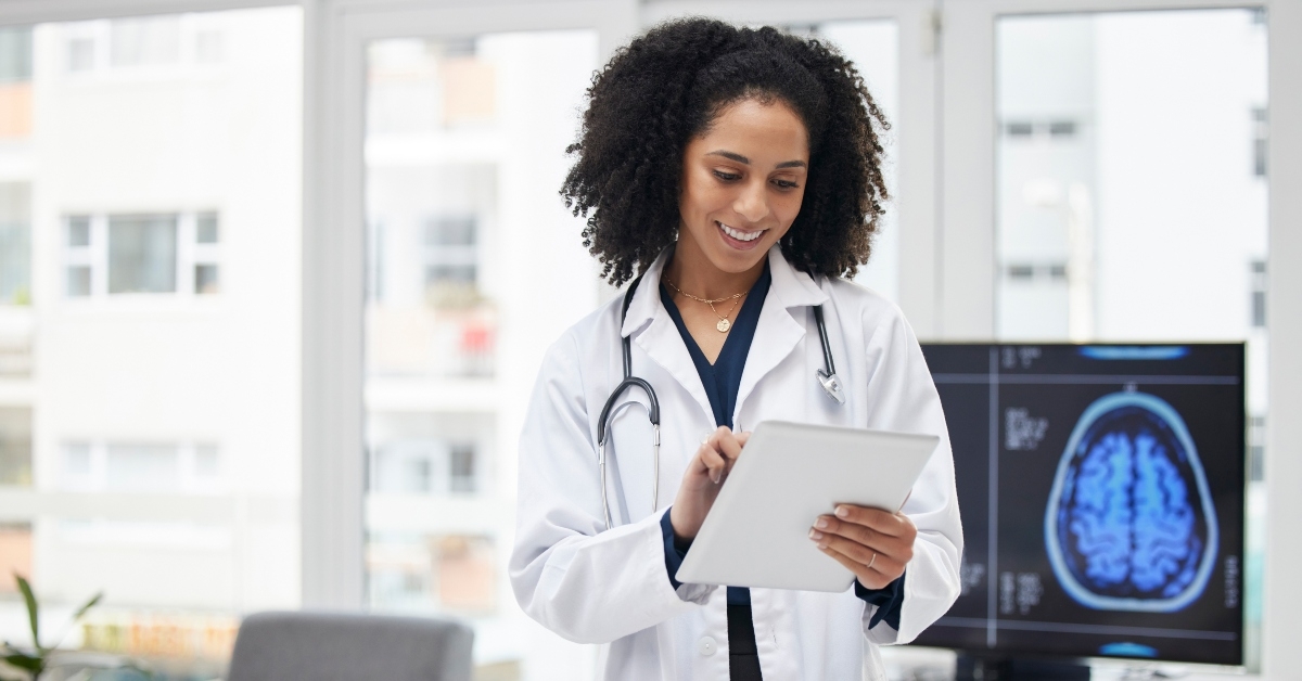 doctor and planning surgery with tablet