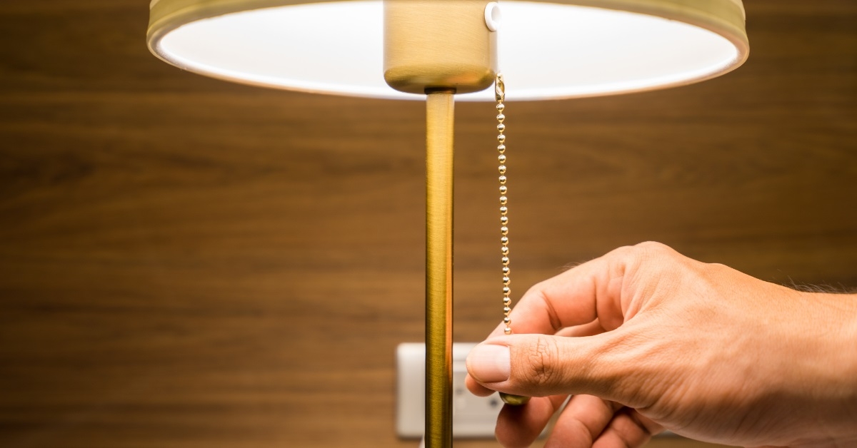 hand drawing string to dim lamp