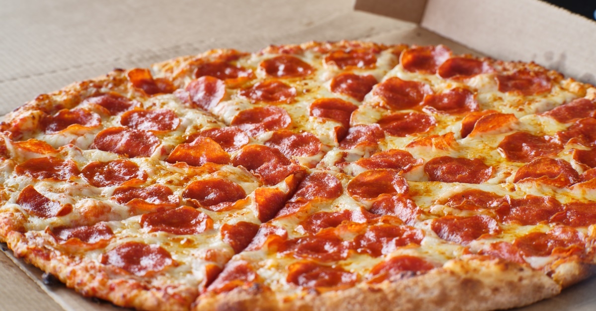 american pepperoni and cheese pizza