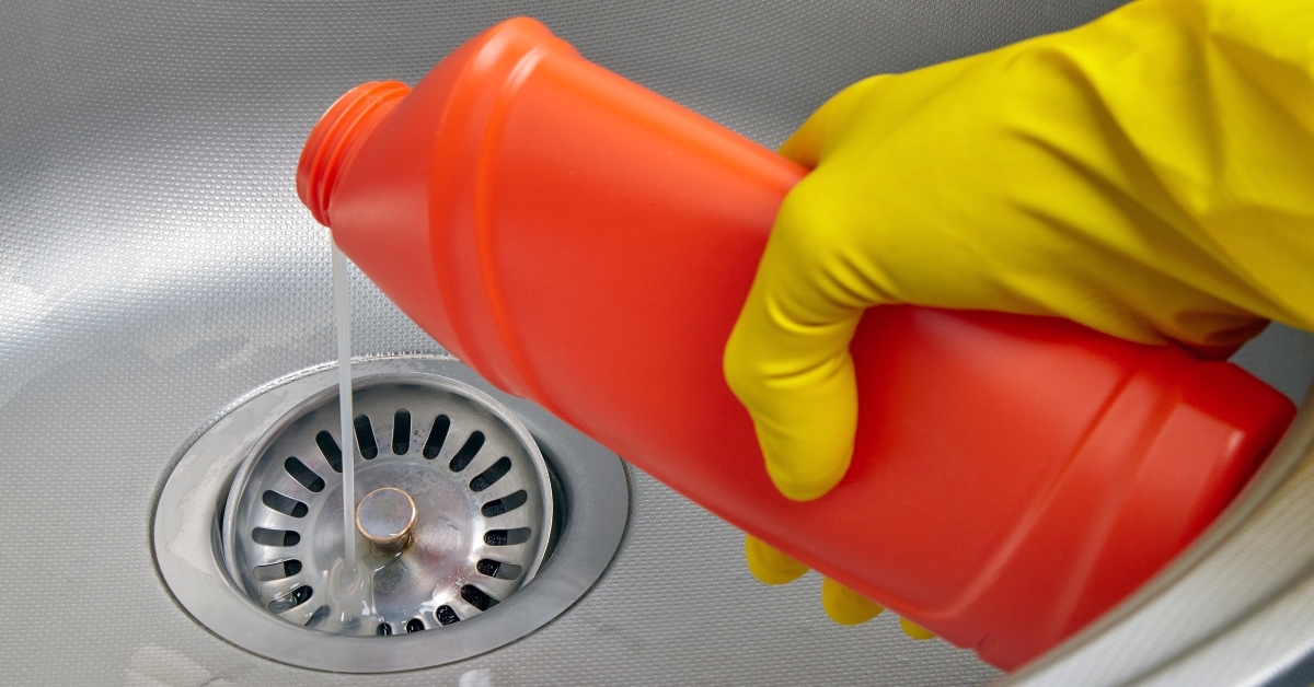 hands in yellow rubber gloves