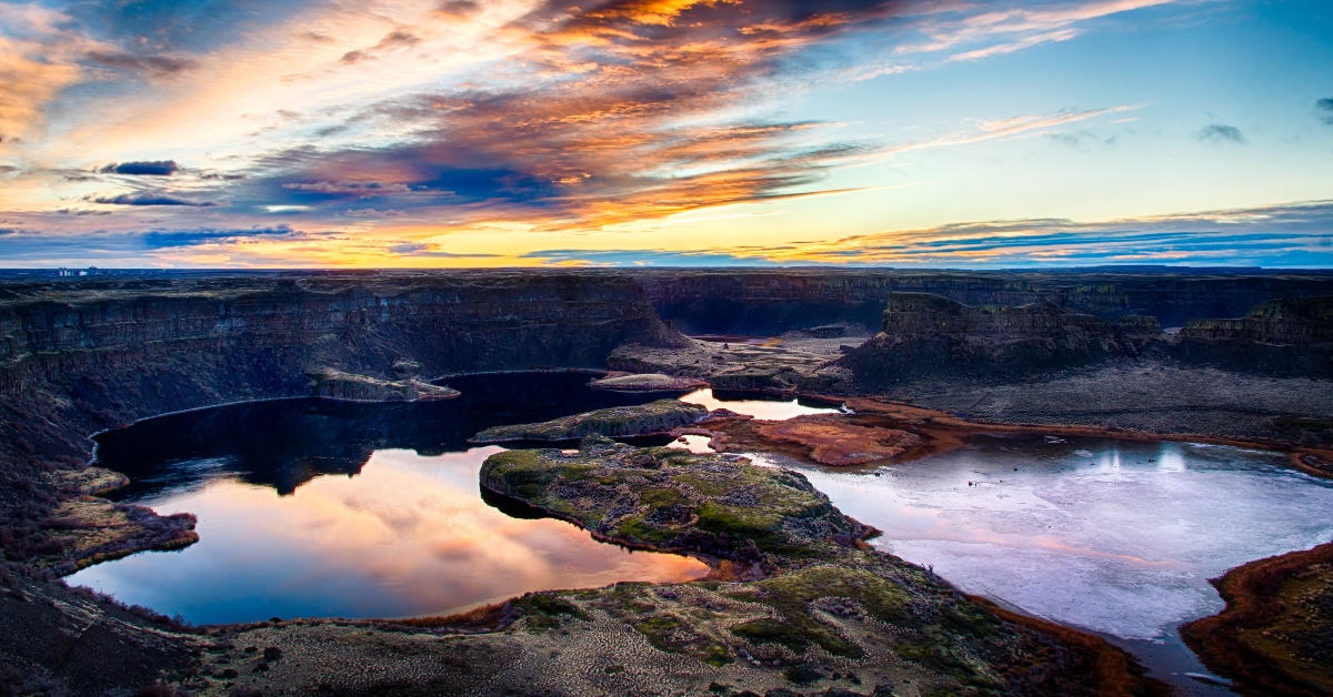 sunrise over the grand coulee
