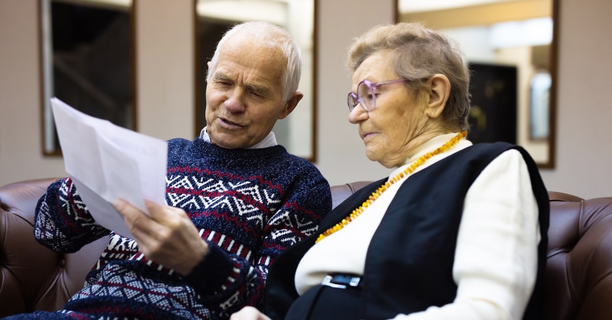 senor and senora sit and chat