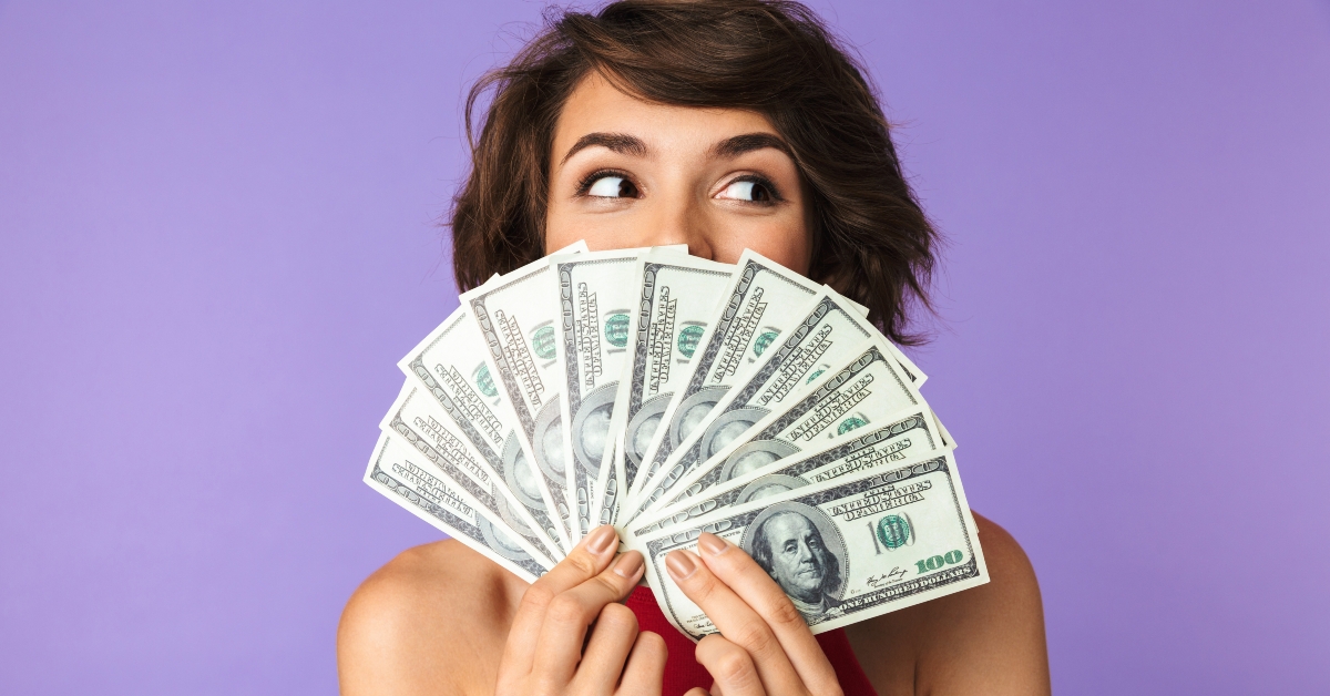 covering face with money