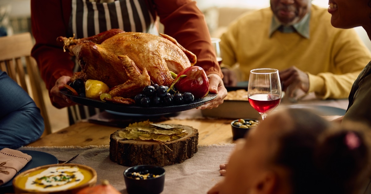 african american woman serving thanksgiving lunch
