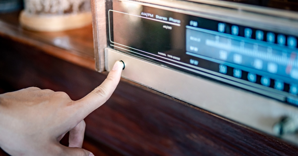 hand tuning retro radio