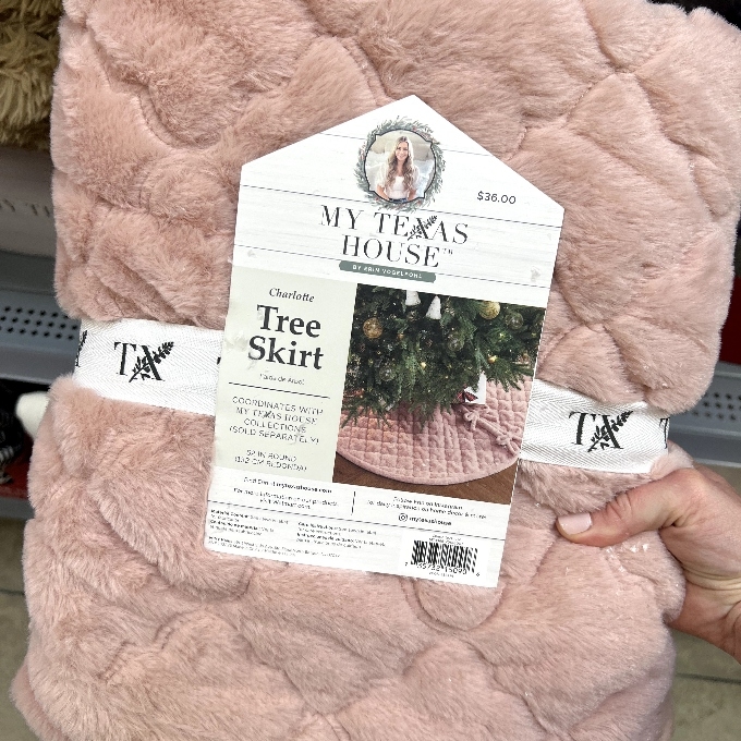 house-charlotte-tree-skirt