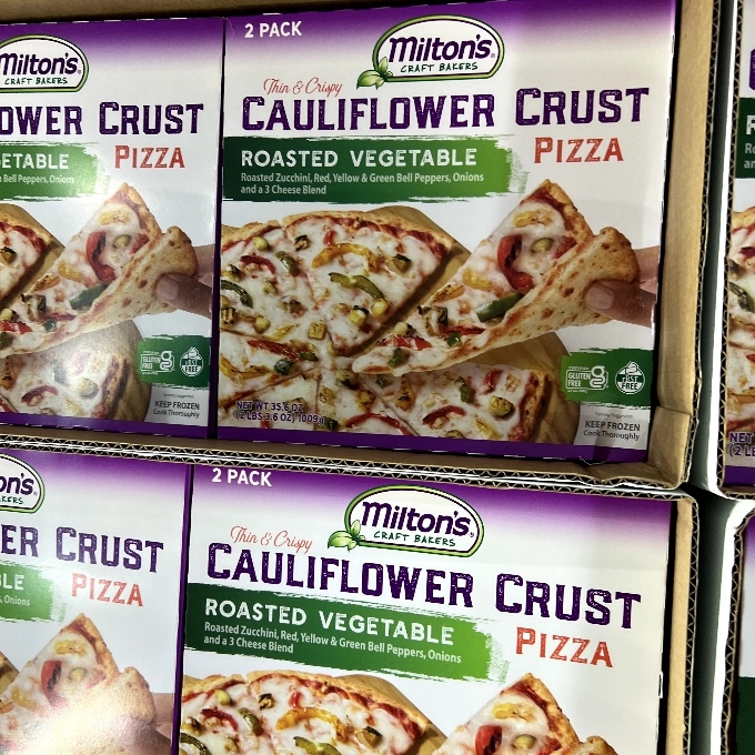 vegetable cauliflower crust pizza