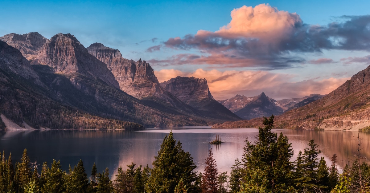 glacier lake with american rocky mountain