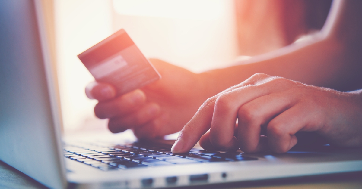 hands holding credit card