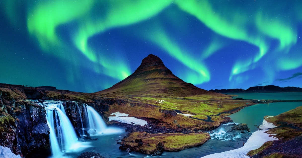 aurora borealis at kirkjufell in iceland