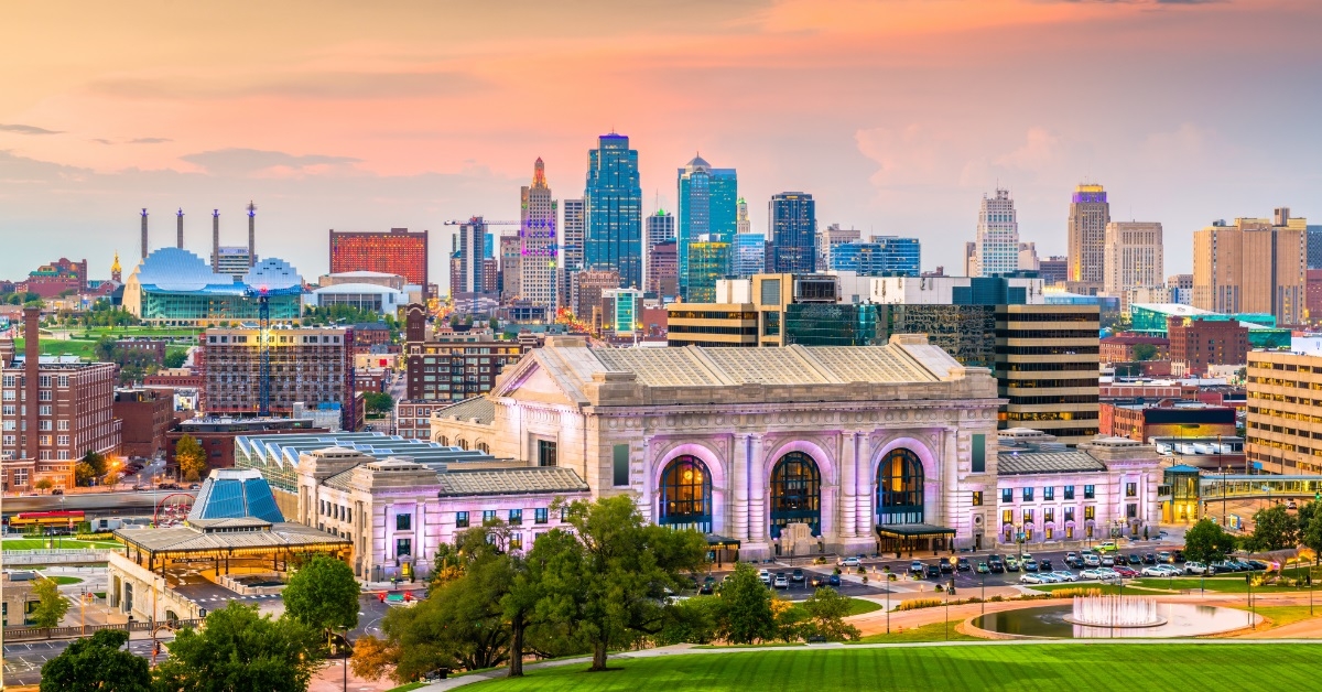 kansas city missouri skyline at sunset