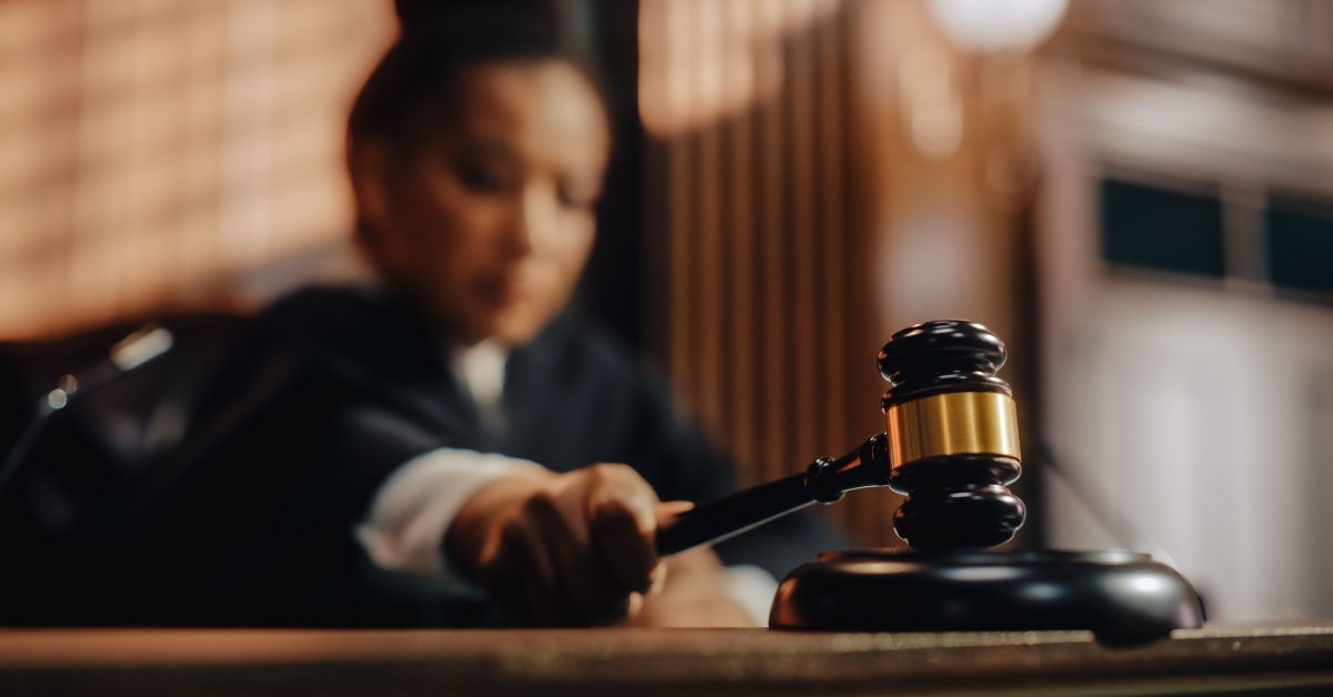 judge striking gavel