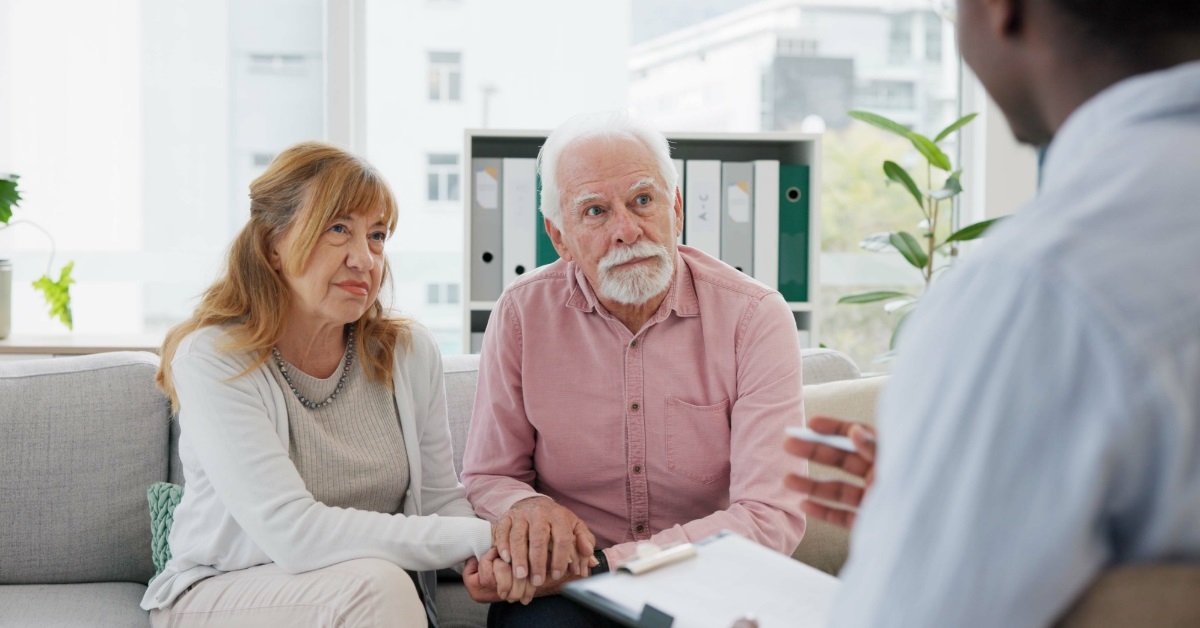 senior couple consulting therapist at clinic