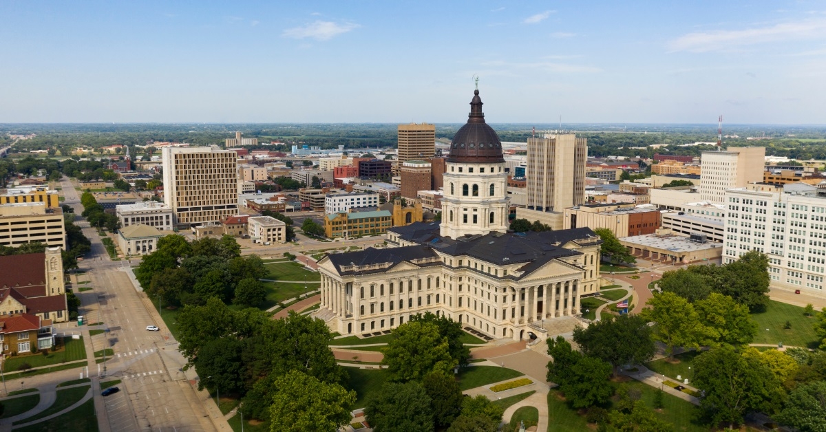 kansas state capital building in topeka