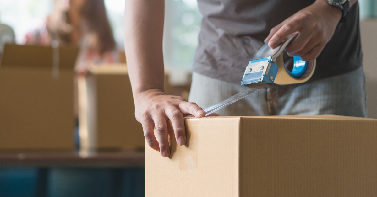 sealing cardboard box