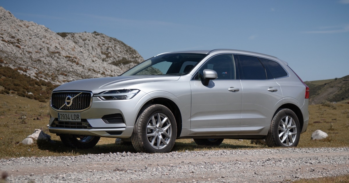 Volvo XC60 at mountain
