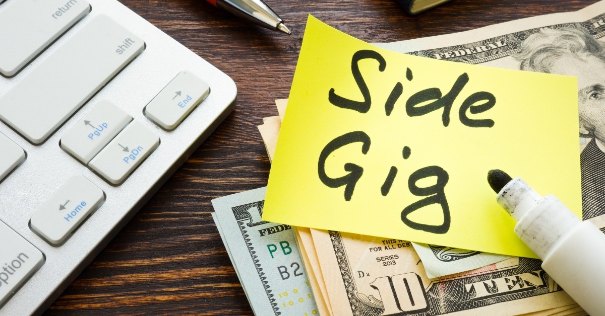 side gig note on banknotes