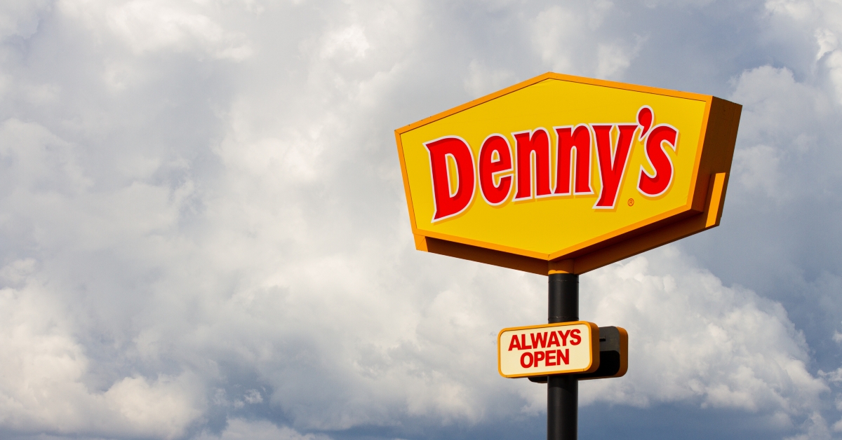 dennys restaurant sign
