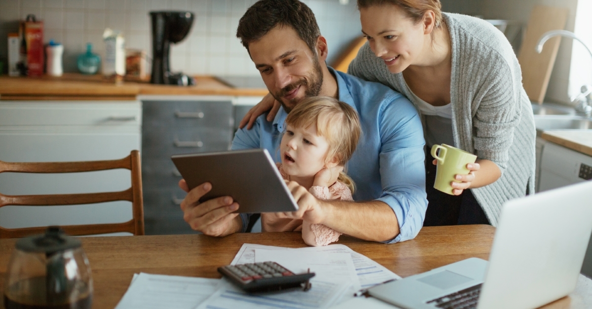 A family using a budgeting app