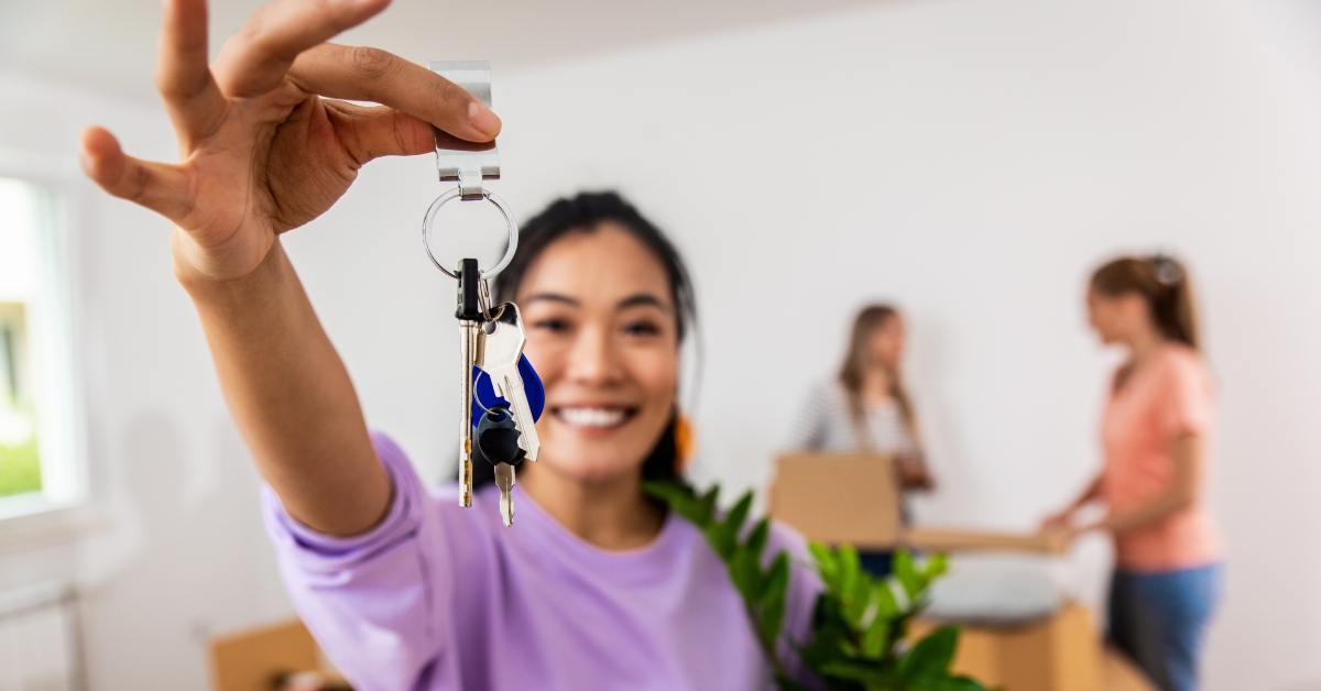 holding keys of her new home
