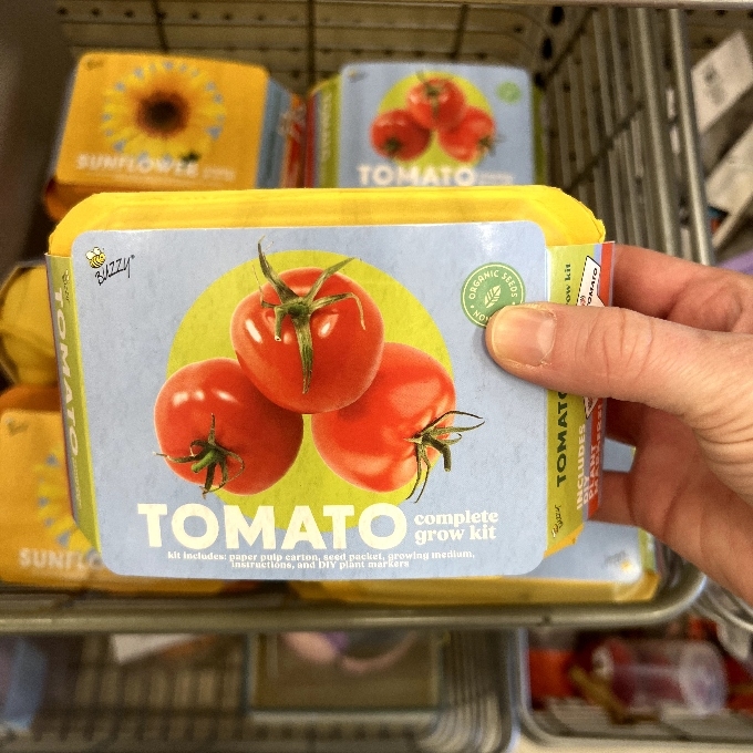 buzzy-tomato-complete-grow-kit