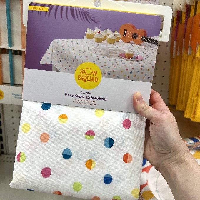 polka dot easy-care tablecloth