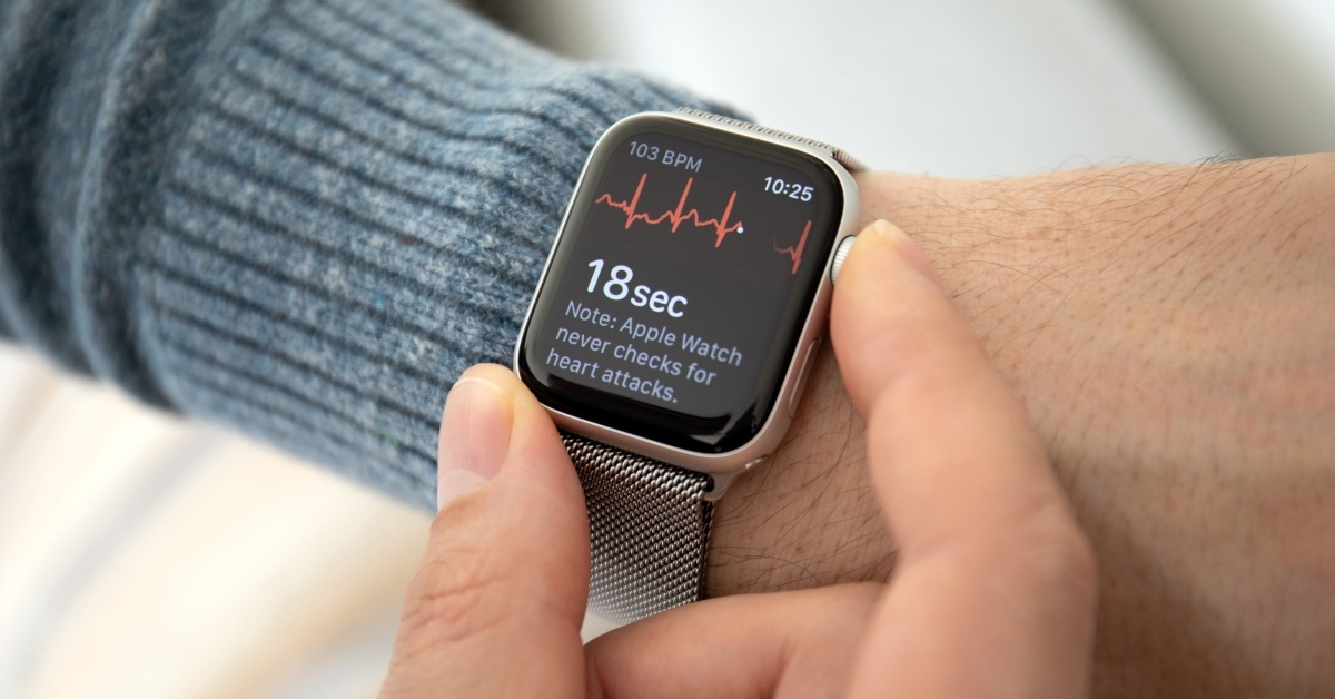 man hand with apple watch