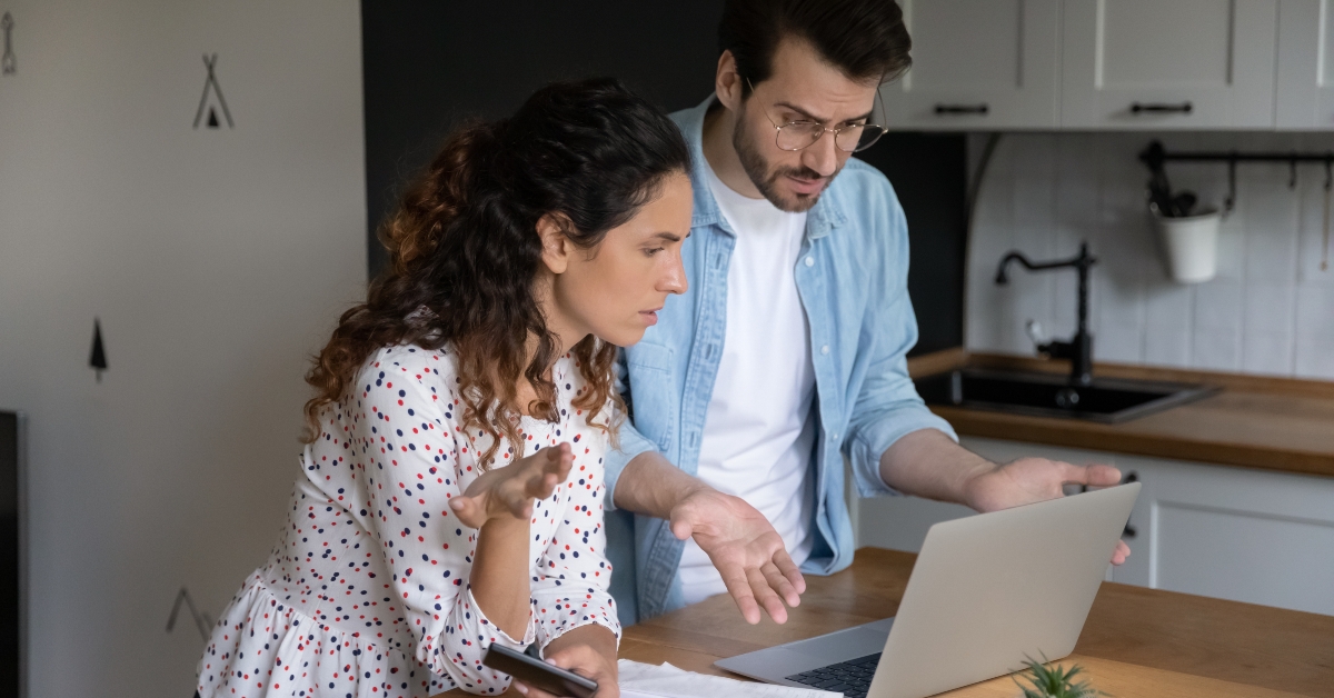 couple concerned of financial problem