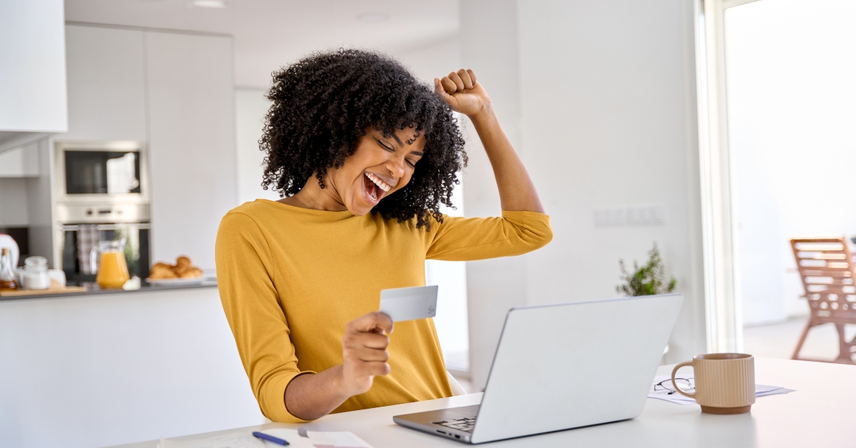 customer winner holding credit card