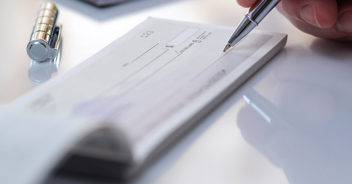 filling a banque cheque document