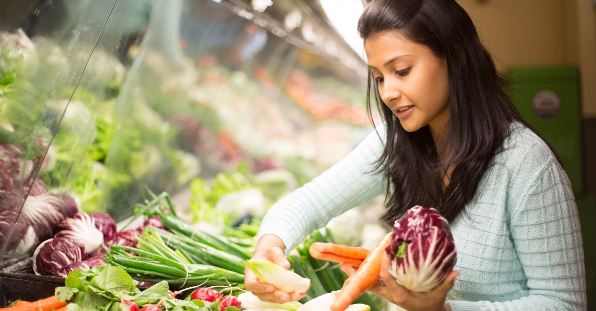 woman grocery shopping