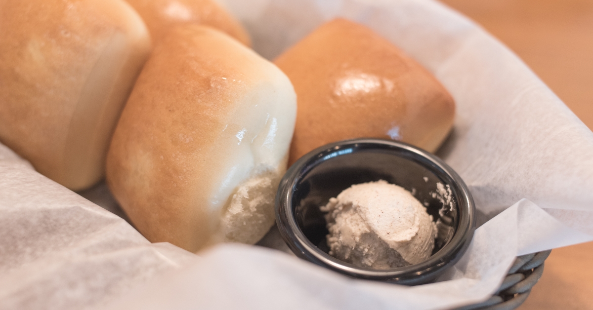 texas roadhouse rolls with cinnamon