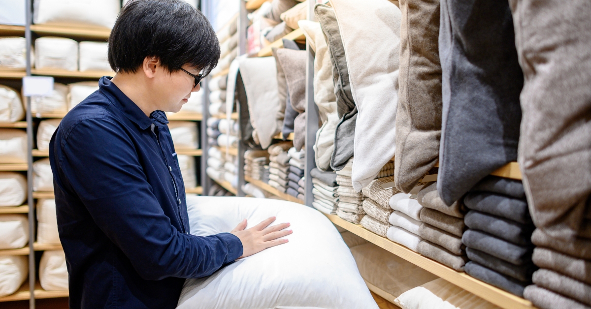 customer choosing throw pillow