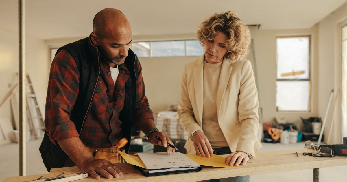 contractor and homeowner signing