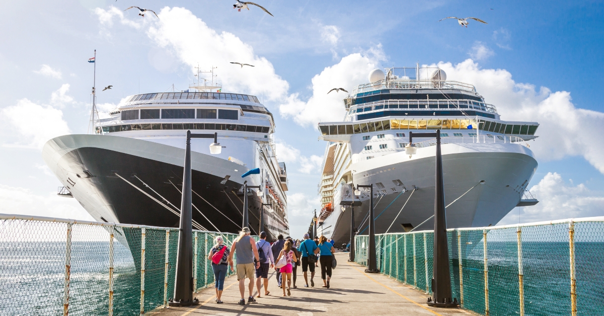 passengers return to cruise ships