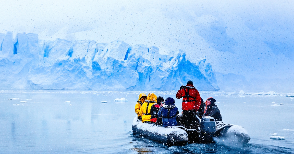 tourists driving towards the glacier
