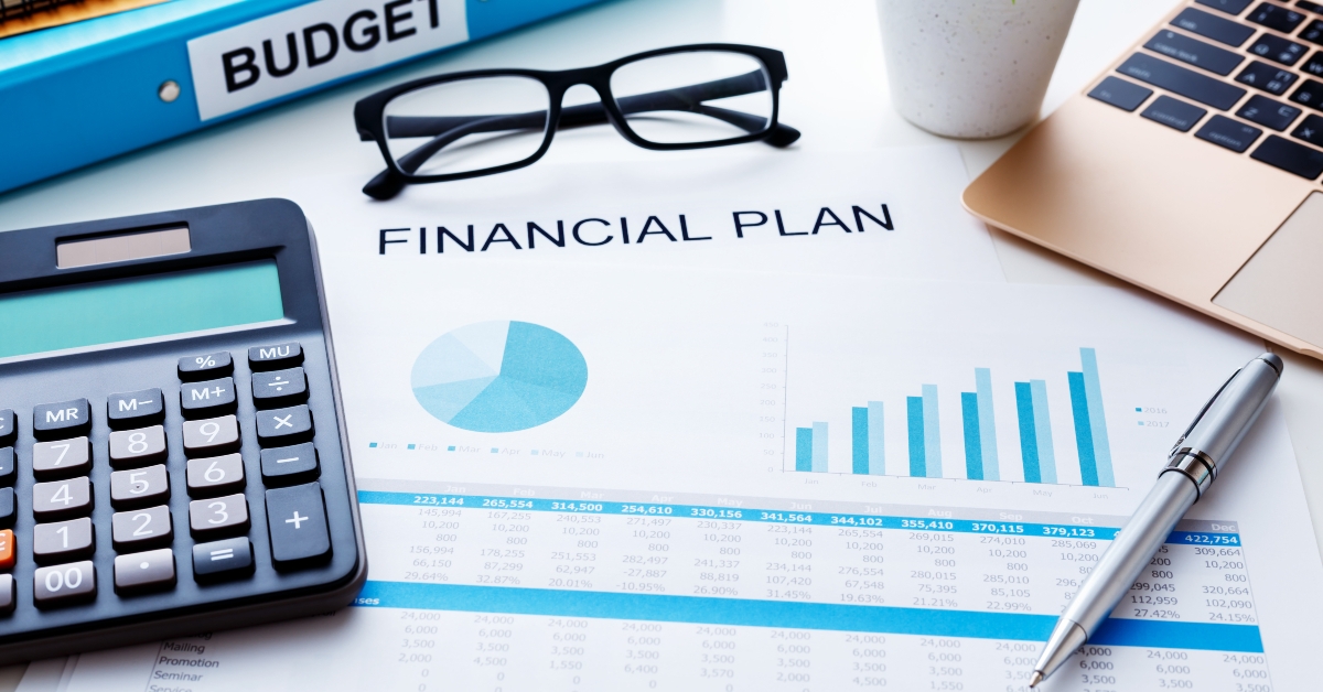 financial plan with financial report
