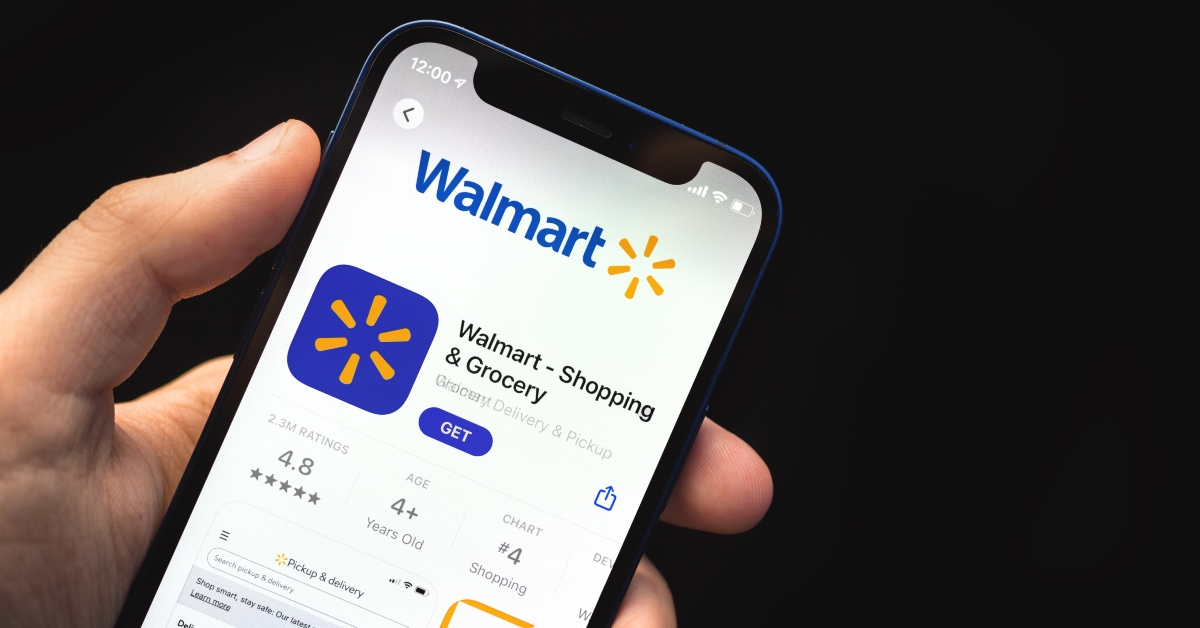 man hold mobile phone