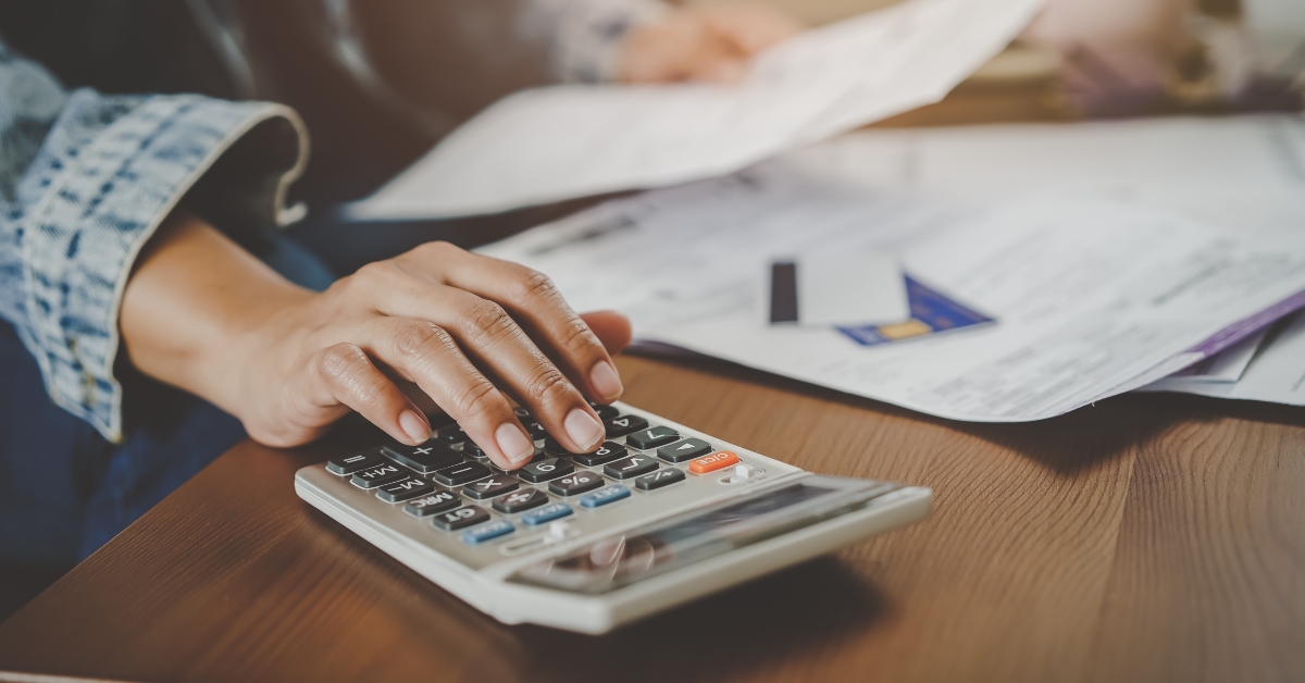 person calculate monthly expense