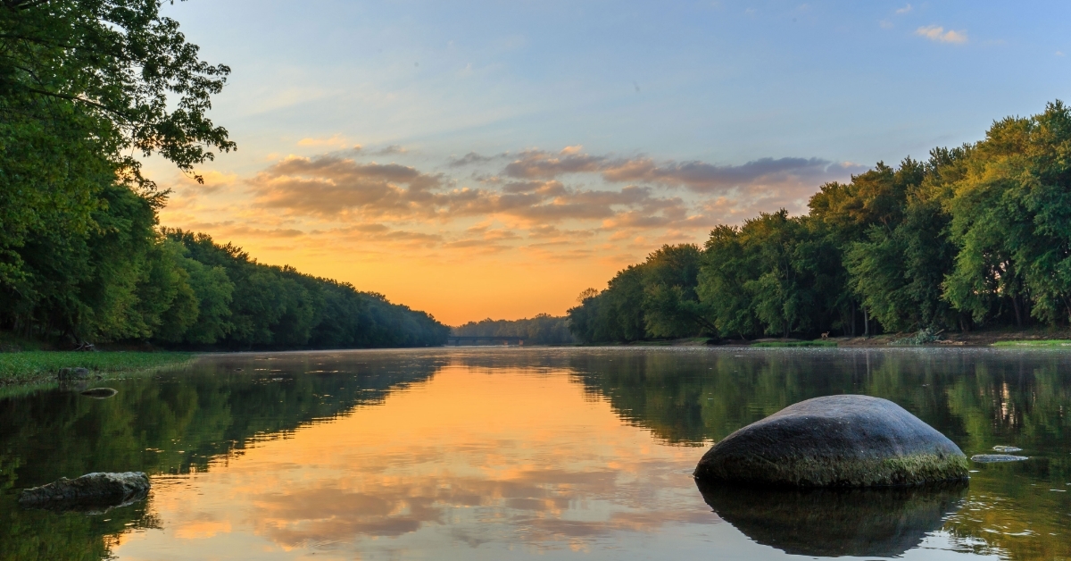 aesthetic sunrise over river