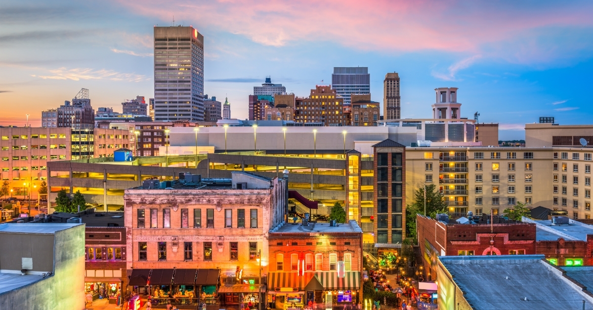 memphis tennessee skyline over beale street