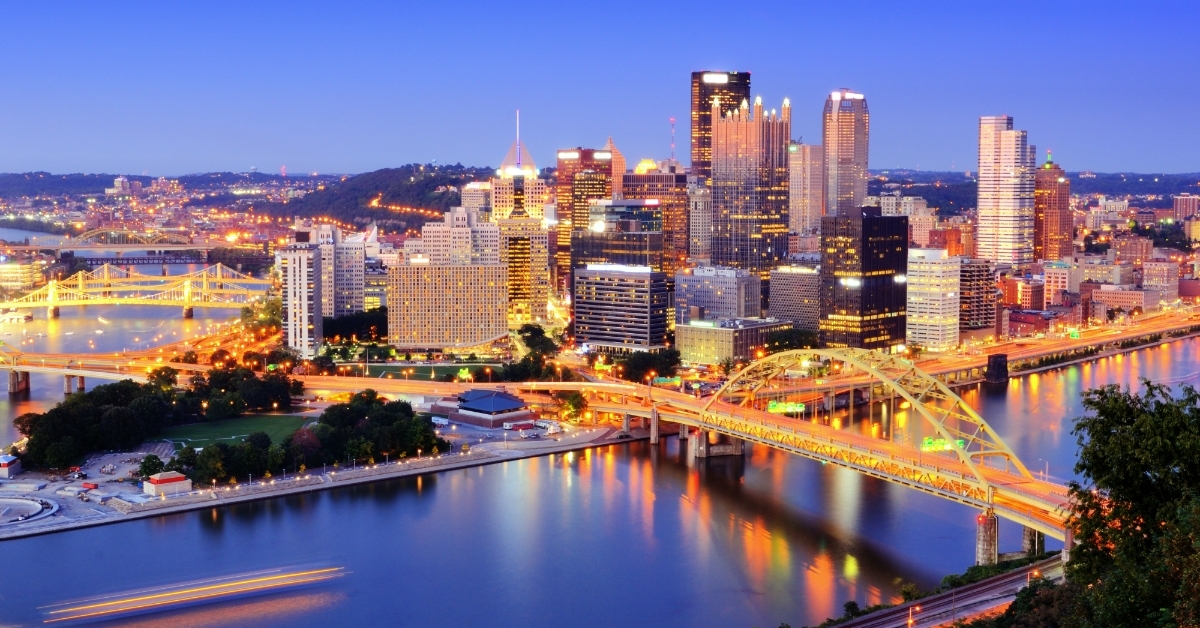 pittsburgh pennsylvania skyline at twilight