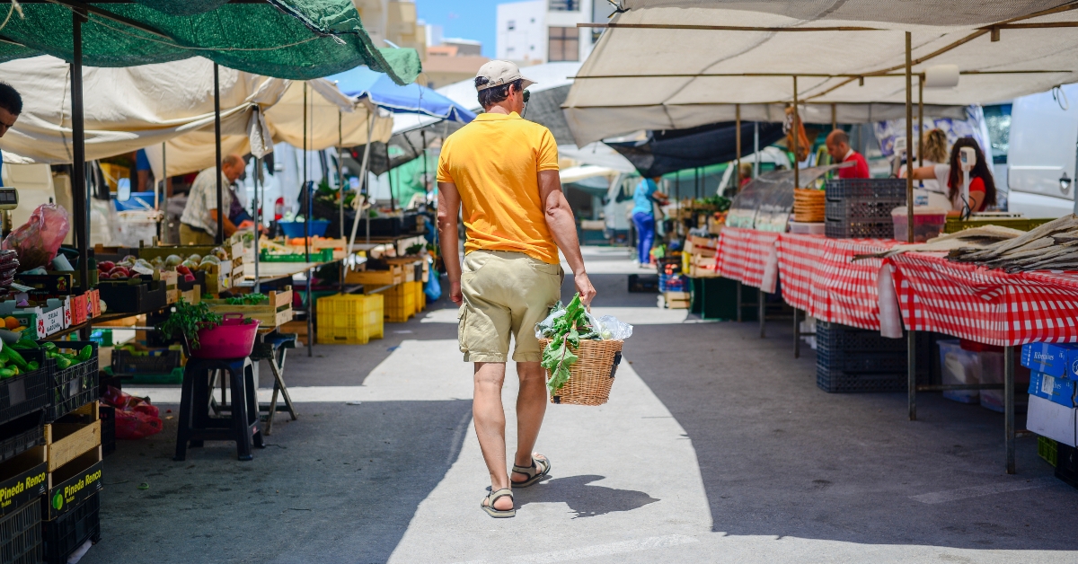 buying fresh fruits vegetables