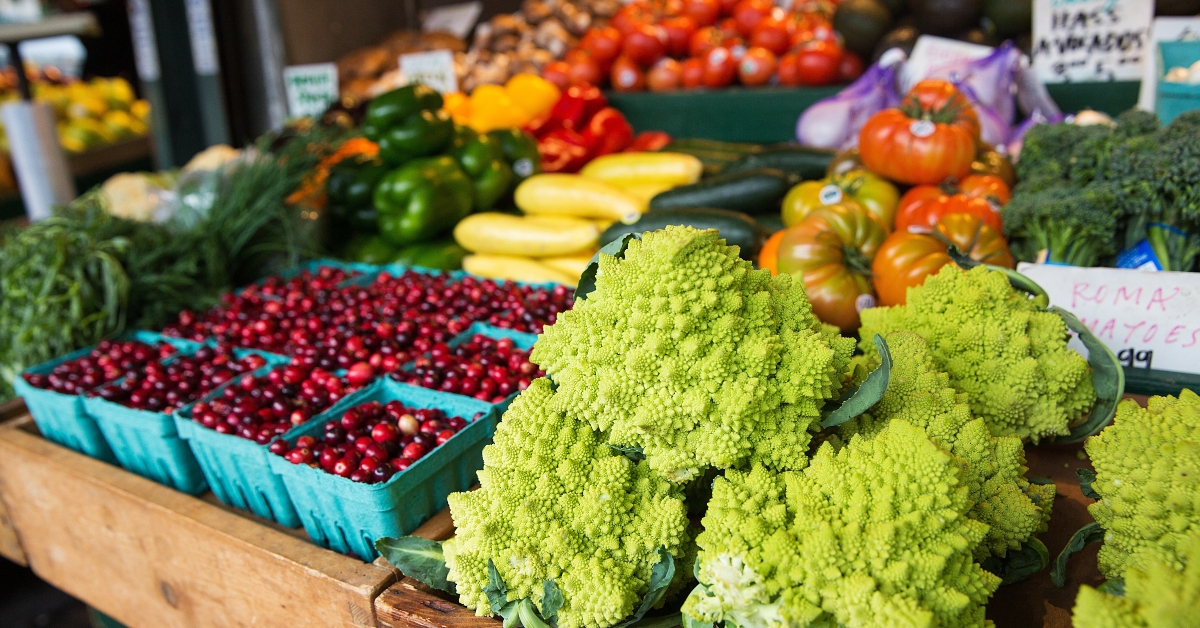 fresh fruit and vegetable market