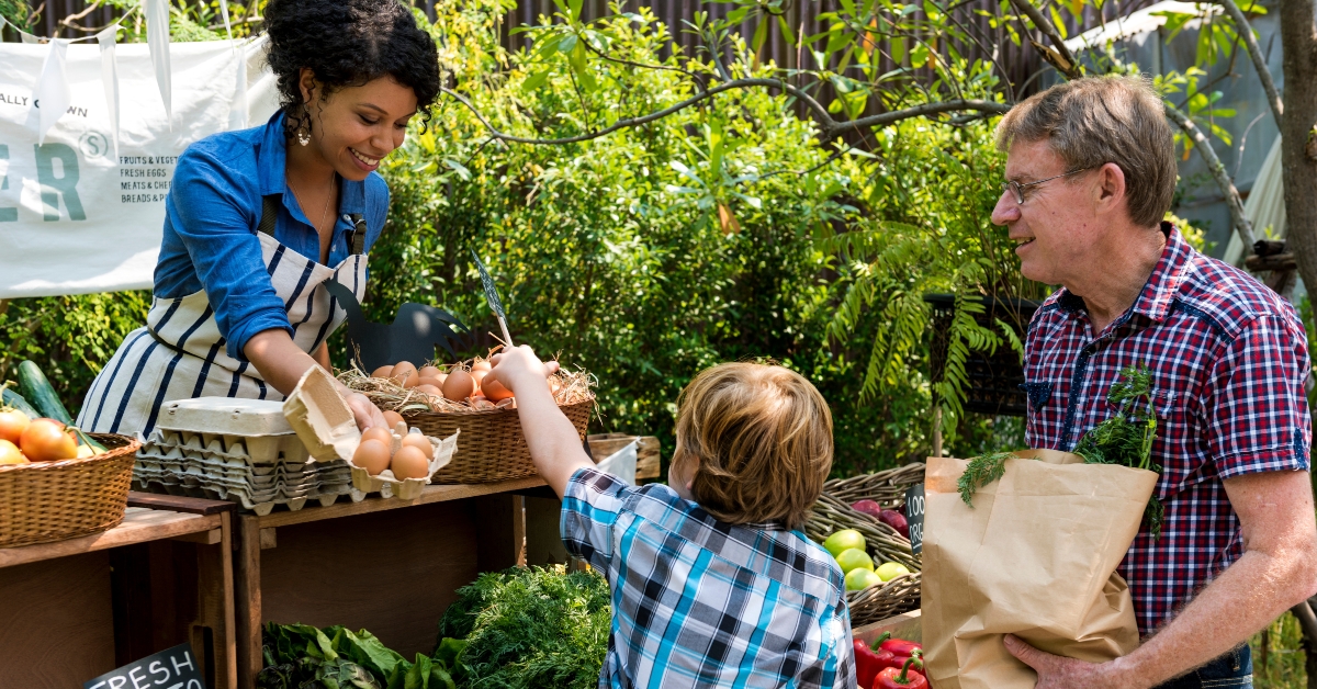 little kid buying fresh product